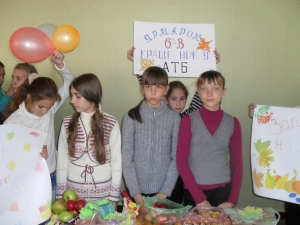 Шкільний благодійний ярмарок.